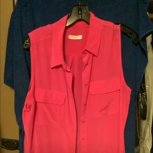 EQUIPMENT CLASSIC SILK SLEEVELESS BLOUSE. SIZE M